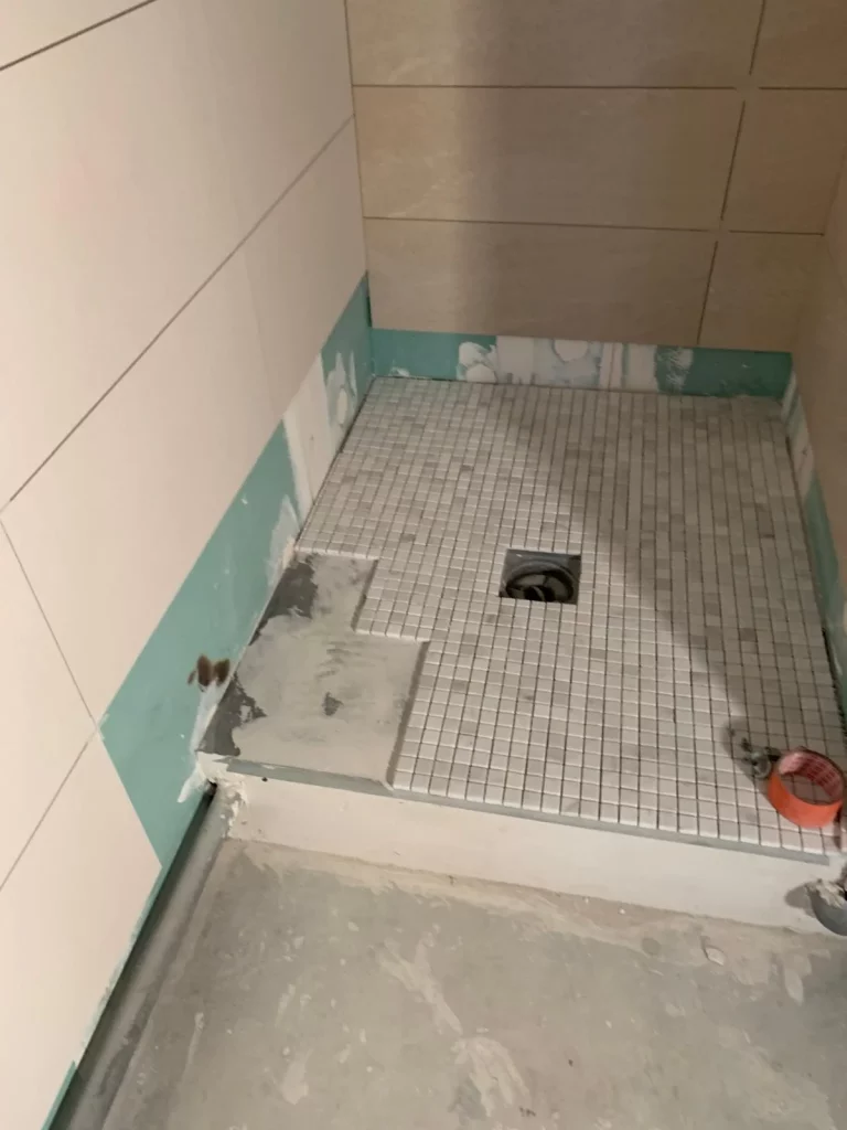 Bac de douche en carrelage